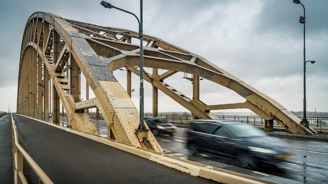 De Waalbrug bij Nijmegen is weer helemaal open.