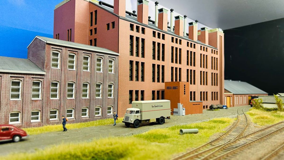 Modelbouw en treintjes kijken in Veendam: 'In 2017 ben ik begonnen, vorige week was ik klaar'