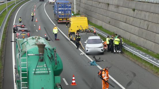 File op A73 in Blerick door aanrijding tussen auto en bestelbus. File op A73 in Blerick door aanrijding tussen auto en bestelbus.