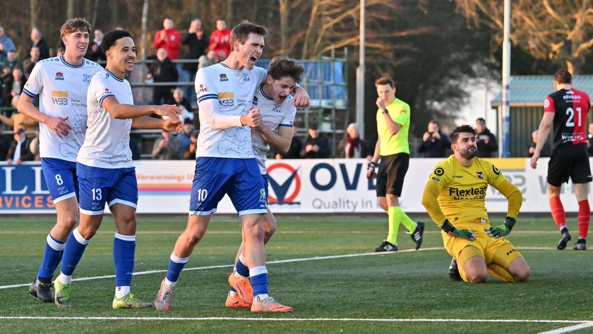 Promovendus Hoek als koploper de winterstop in na zege op De Treffers