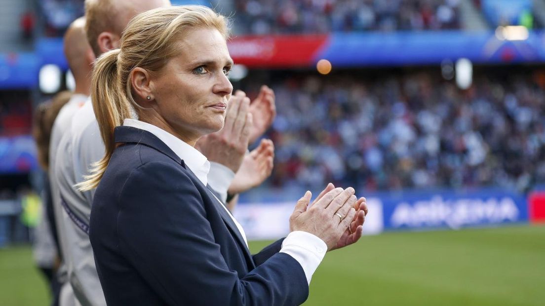 Sarina Wiegman tijdens het WK.