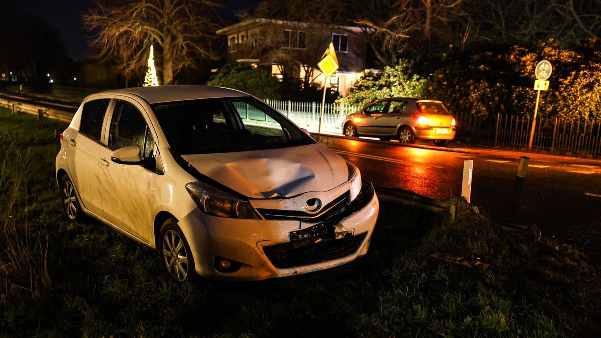 112-nieuws: Auto rijdt tegen betonblok in Kropswolde • Auto botst achterop stilstaande motor bij Usq