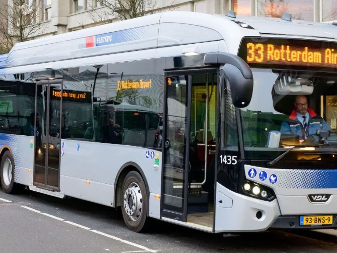 Een RET-bus op Rotterdam Centraal