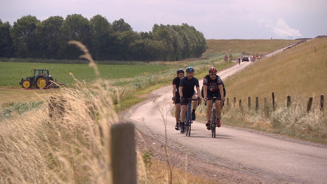 Fietsers bij de Zeeuwse Wieler Wind Zesdaagse