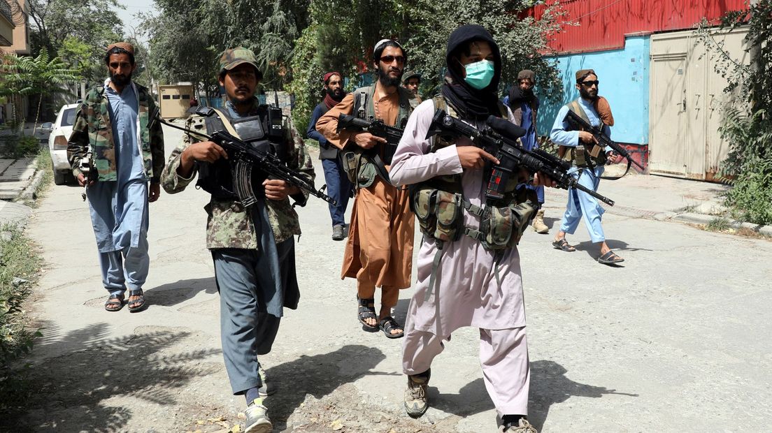 Talibanstrijders in de straten van Kabul