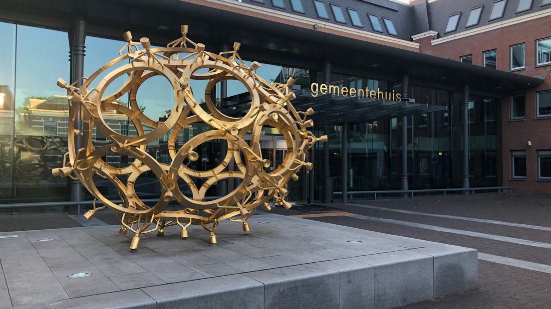 Als je vanaf maart gaat stappen in Barneveld, moet je goed opletten waar je je fiets stalt. De gemeente gaat tweewielers die buiten de stallingen zijn geplaatst, verwijderen.