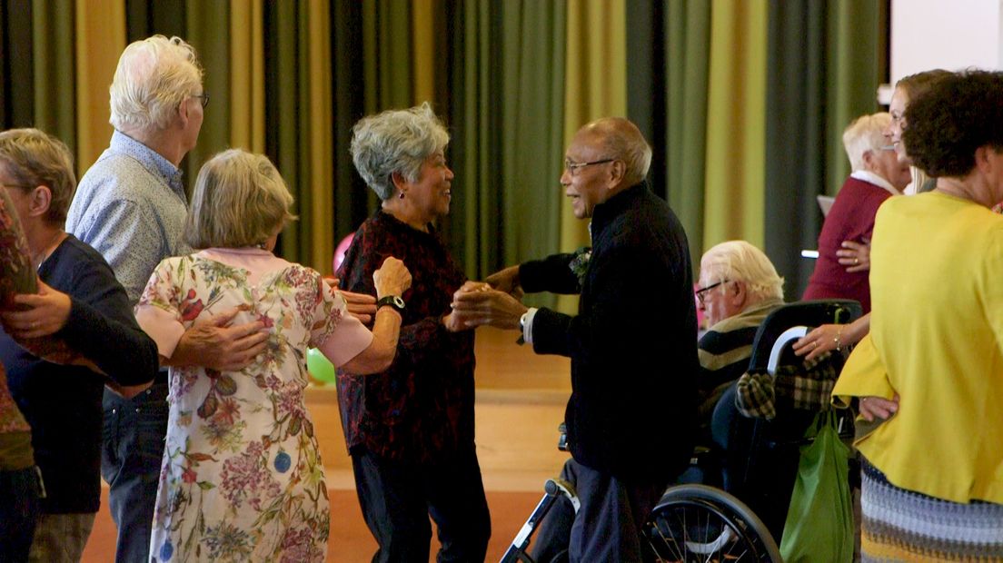 Dansen tegen Alzheimer in Hoogeveen (Rechten: Steven Ophoff / RTV Drenthe)