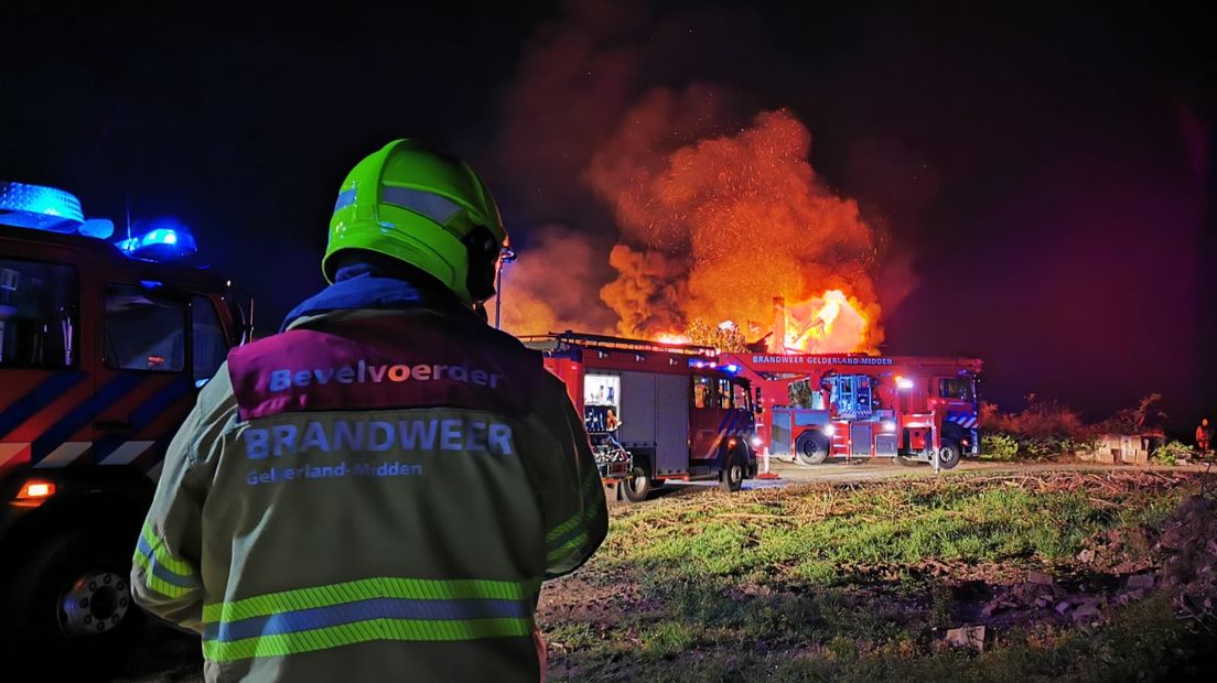 In een woning aan de Lobberdenseweg in Pannerden woedde in de nacht van zaterdag op zondag een brand. De woning is verloren.