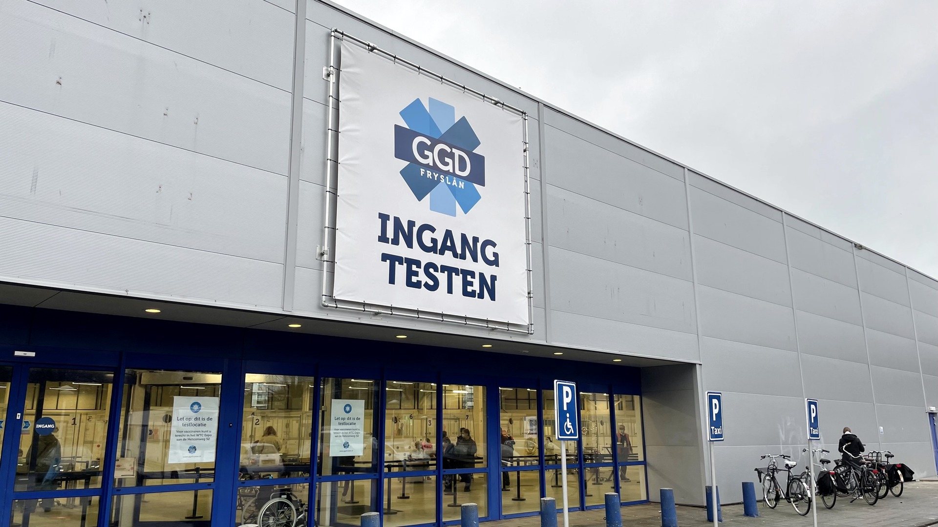 De testlocatie van de GGD aan de Elzenlaan in Leeuwarden