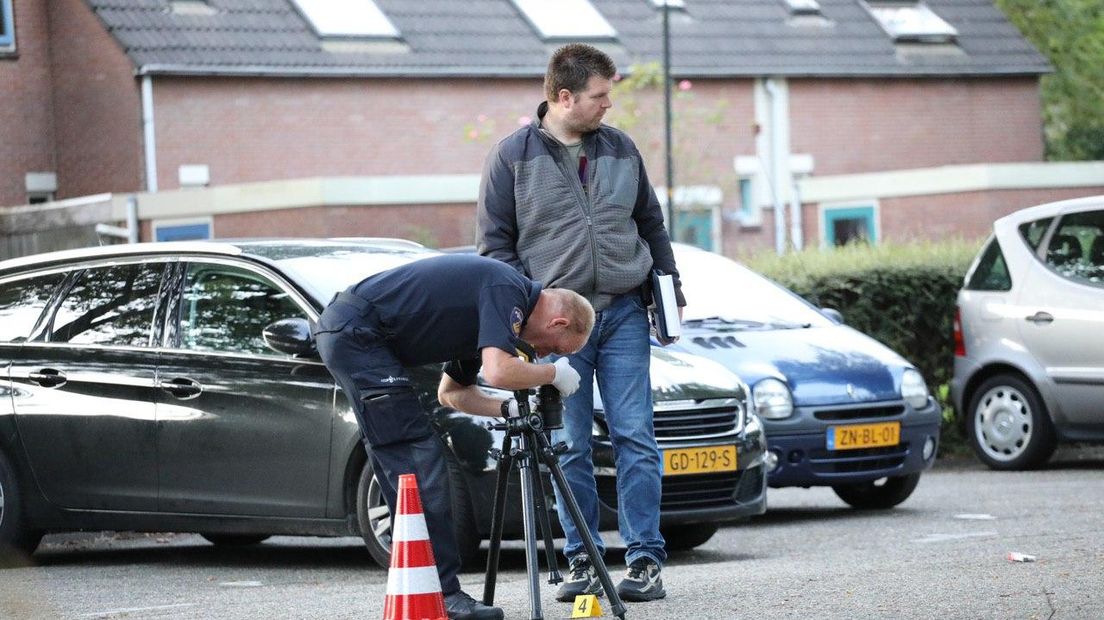 Politie doet onderzoek na de schietpartij in Apeldoorn.