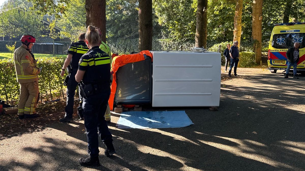 Fietser gewond, automobilist rijdt door • onrustig in Apeldoorn