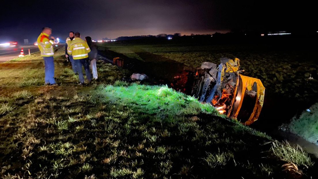 Het bedrijfsbusje raakte van de A7