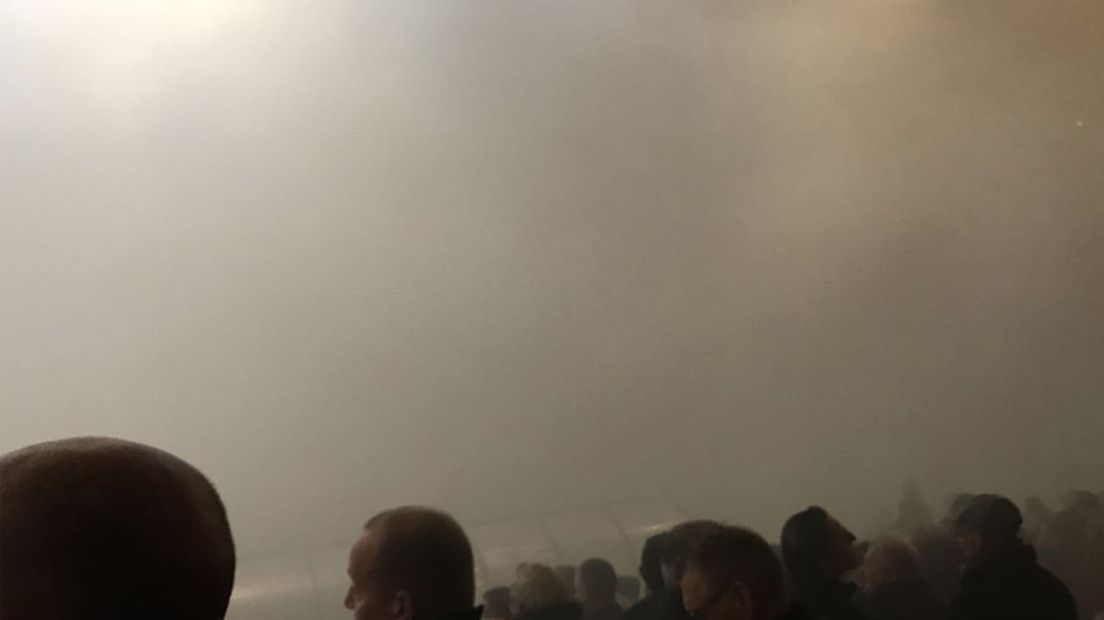 Rookwolken bij IJsselmeervogels - Quick Boys 