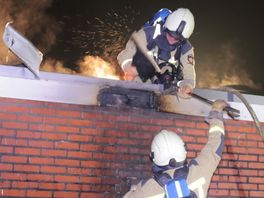 Brand bij garageboxen in Klazienaveen, politie gaat uit van brandstichting