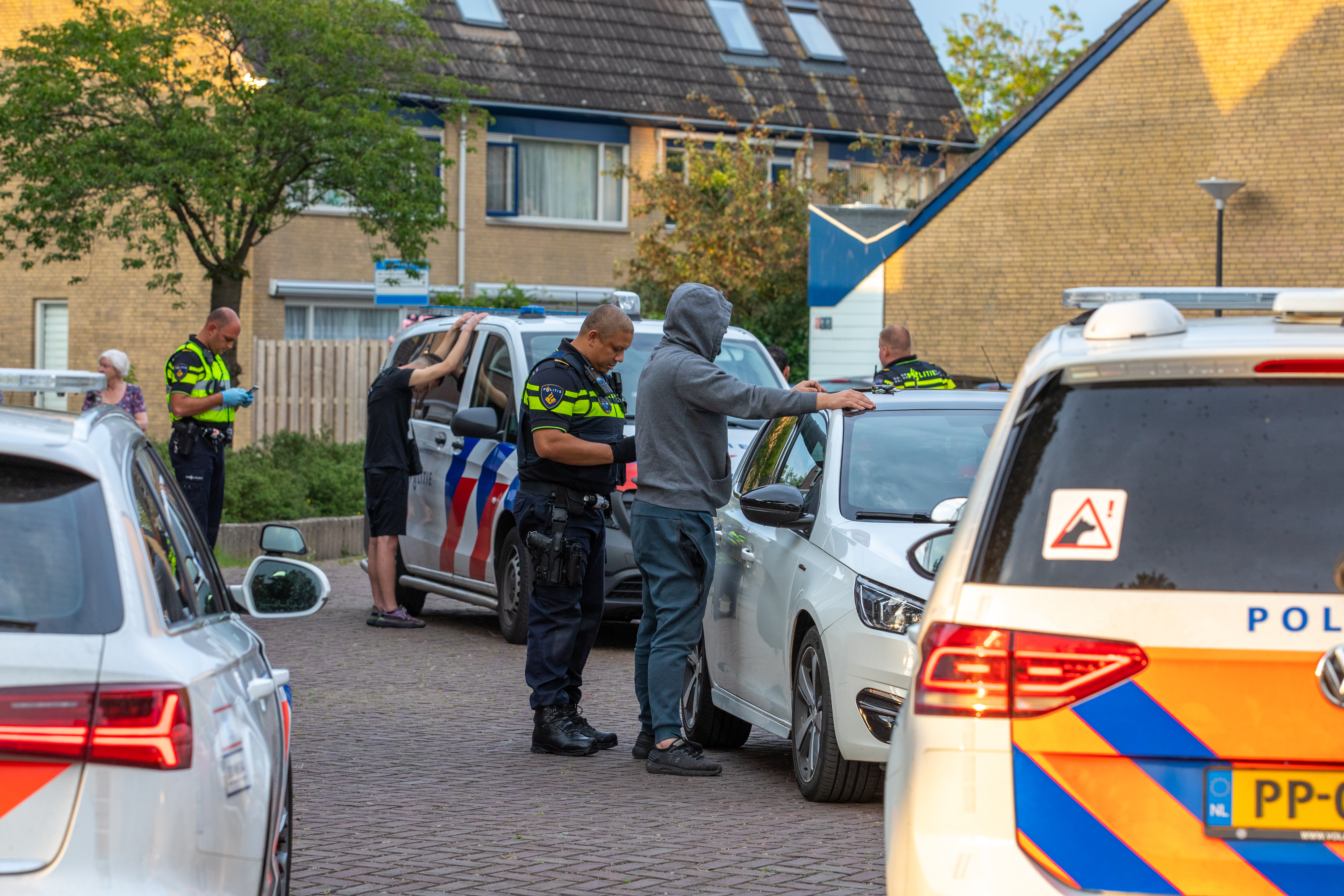 Politiehelikopter vliegt boven Maassluis na mogelijke beroving - Rijnmond