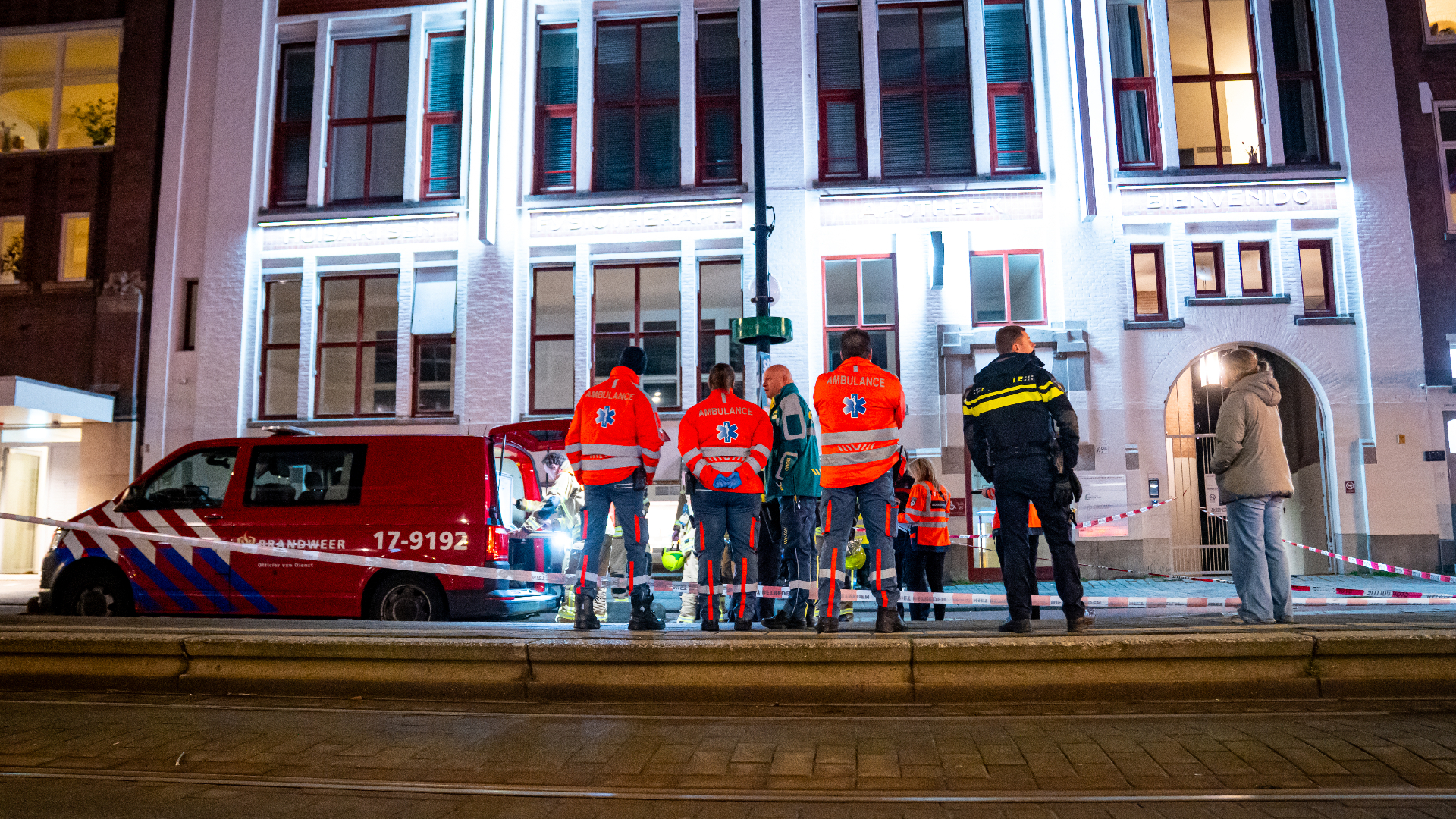 De hulpdiensten waren in grote getale aanwezig bij de zorginstelling.