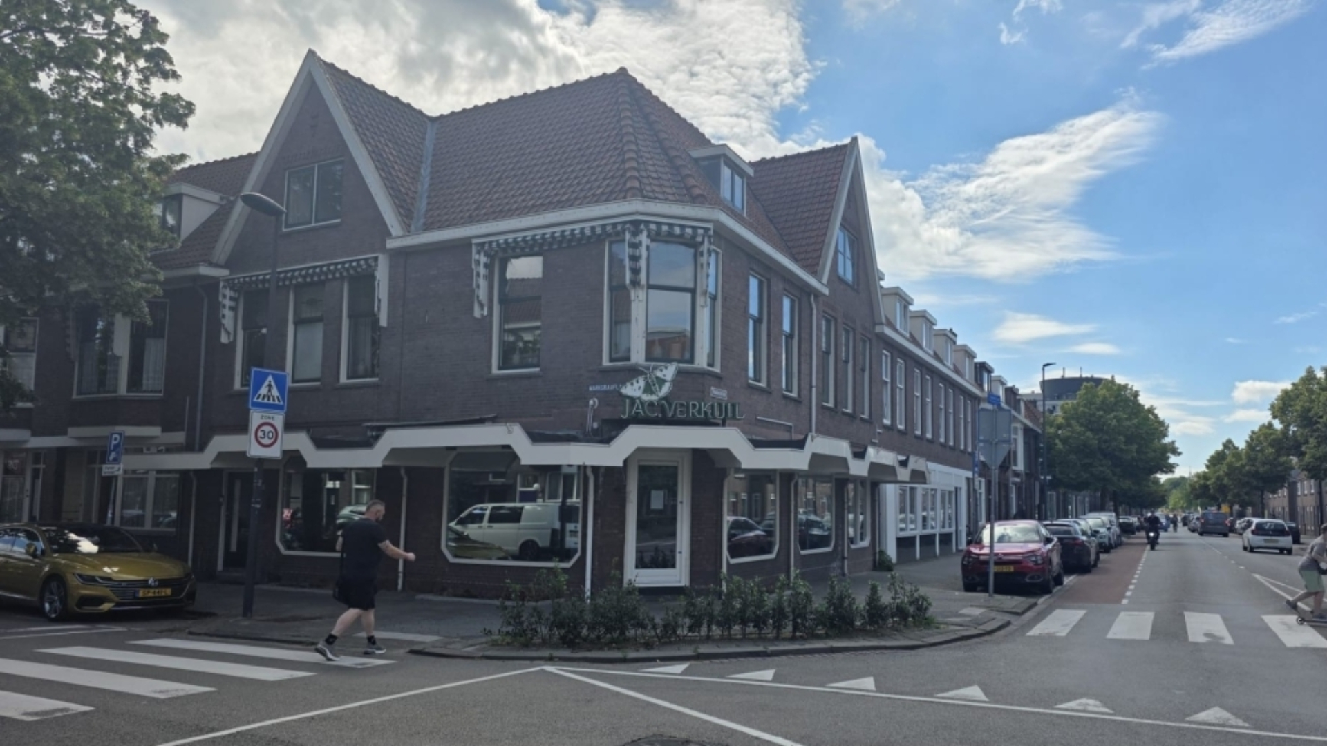 Ook in dit pand deed de politie een inval.