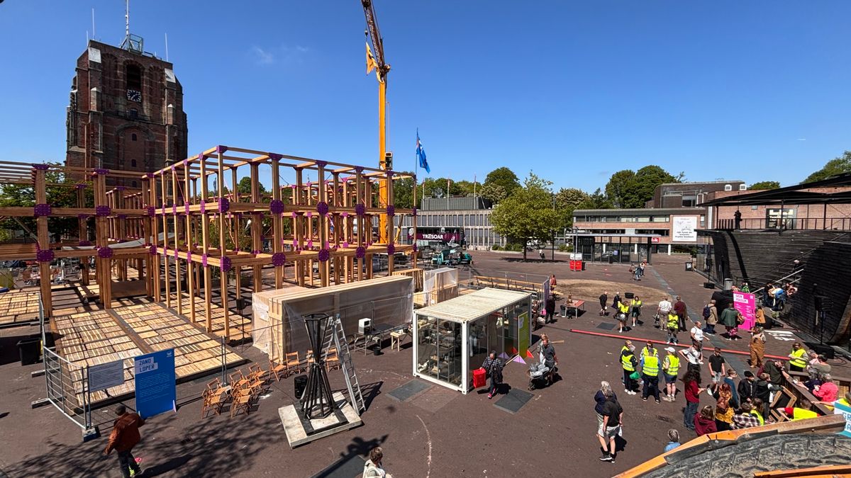 Arcadia is begonnen: zo kwamen skûtsjes uit alle hoeken van de provincie aan in Leeuwarden