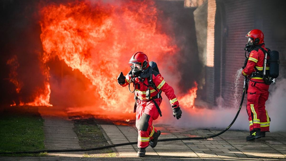 112-nieuws: Scootmobiel belandt in sloot bij Siddeburen • Auto op de kop in de sloot bij Eppenhuizen