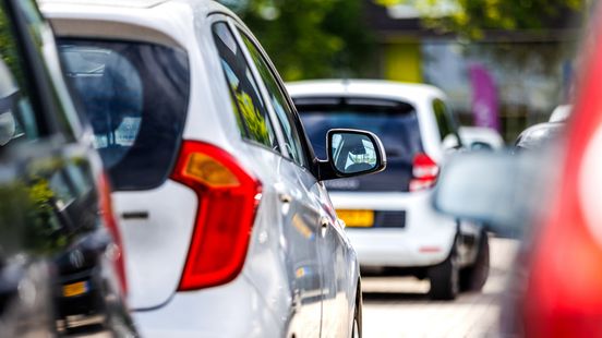 Betaald parkeren rond winkelcentrum uitgebreid omdat omwonenden niet op eigen terrein parkeren Home