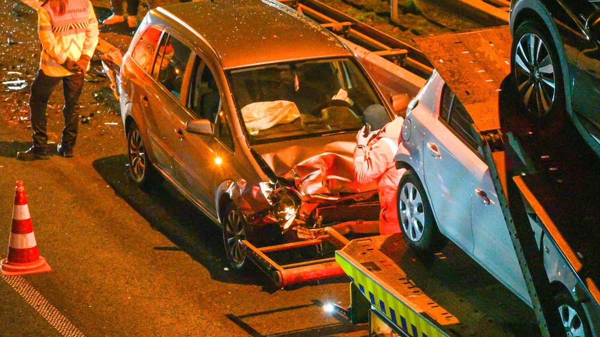 Botsing tussen meerdere auto's op A7 bij Drachten | Bijzondere ijspannenkoeken in Grou
