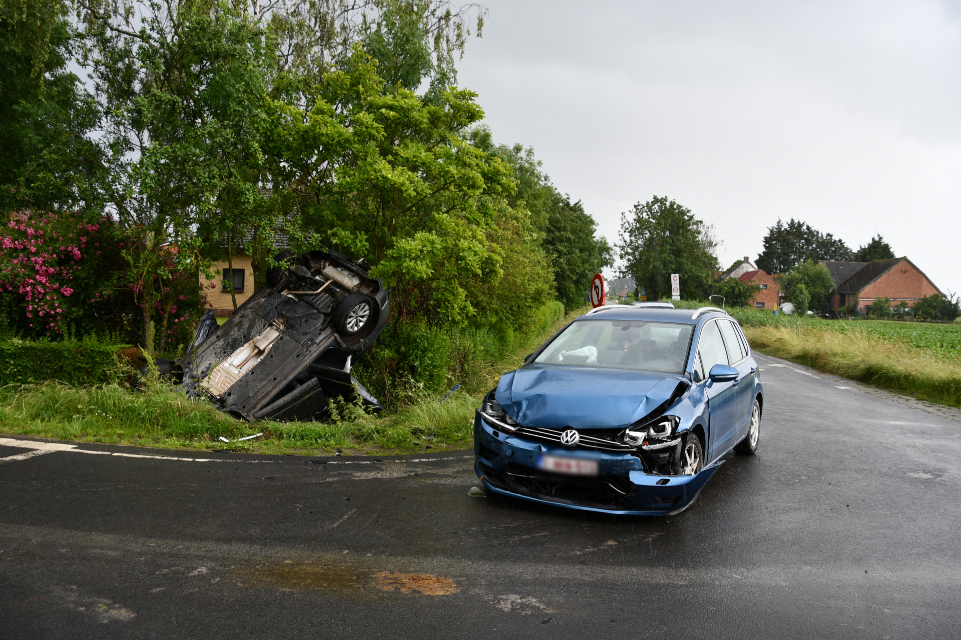 Gewonde bij botsing tussen twee auto's bij Belgische grens