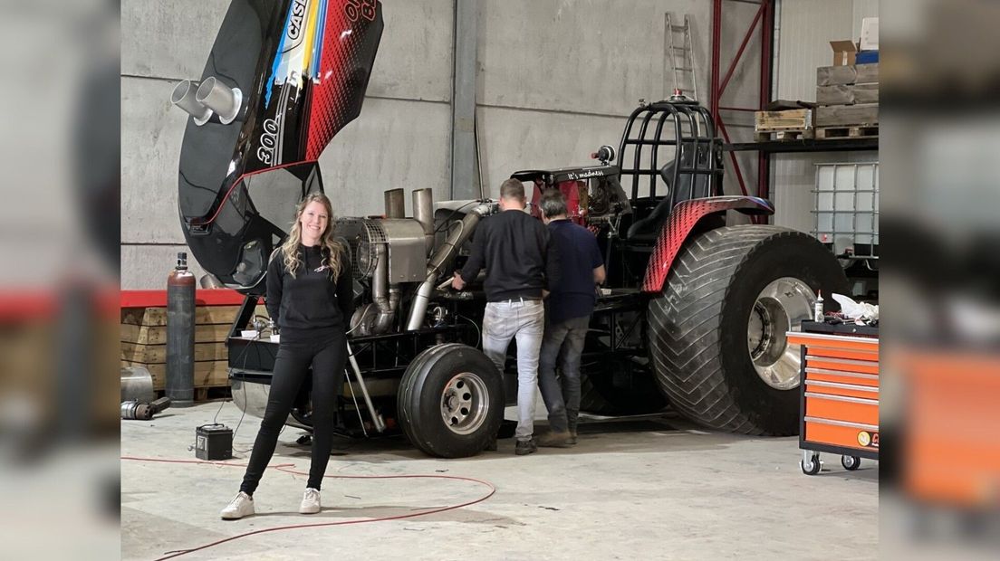 Naomi voor de trekker van haar vader