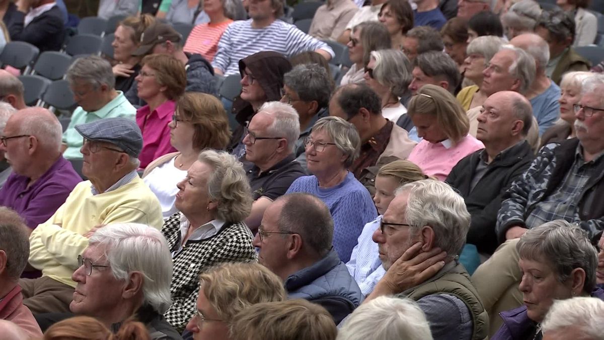 Herdenking Nationaal Ereveld Loenen