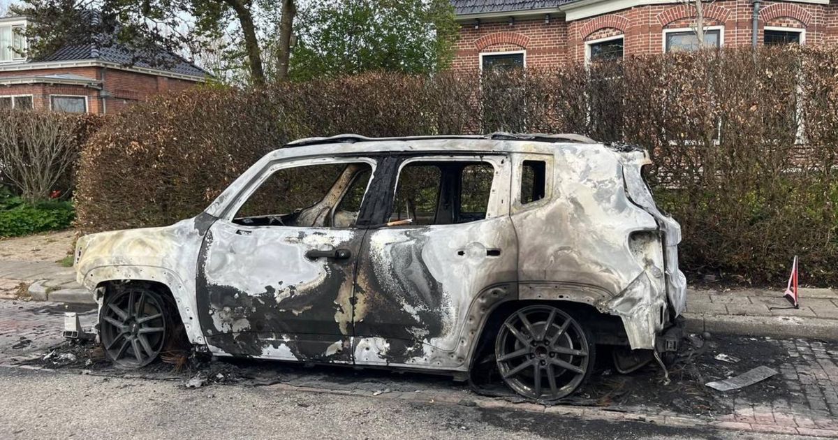 Auto brandt uit in Ten Boer
