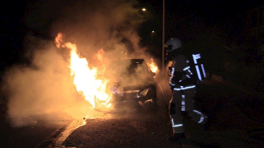 Twee autobranden in Oldenzaal, mogelijk brandstichting