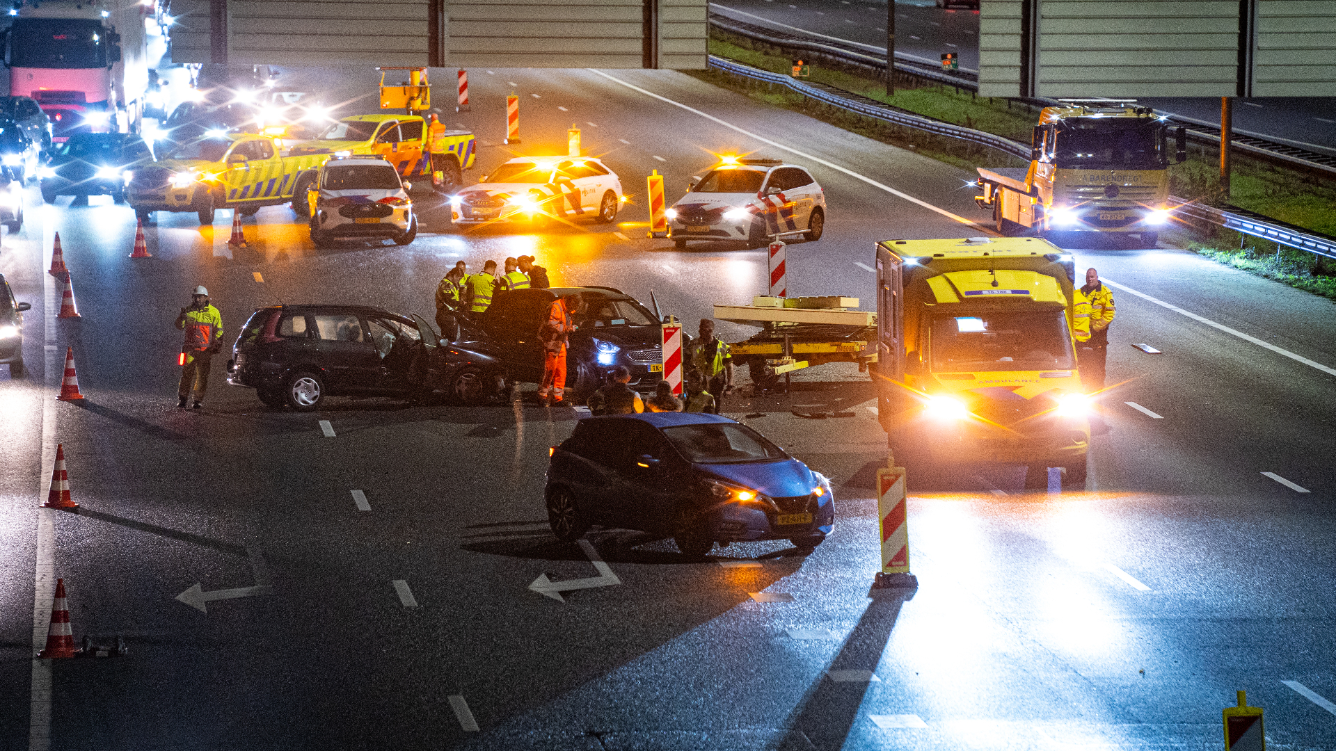 Wéér ongeluk met pijlwagen, automobilist blijkt onder invloed.