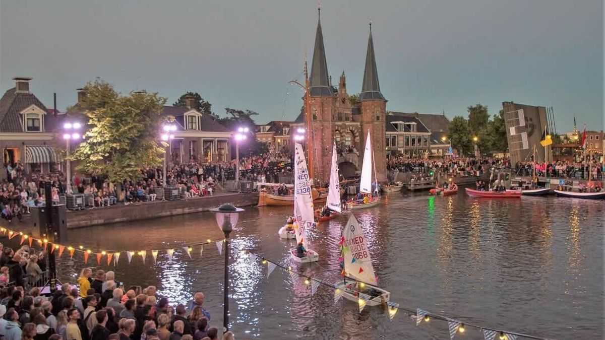 Schippers onder invloed betrapt bij Sneekweek | Geen treinen tussen Sneek en Stavoren