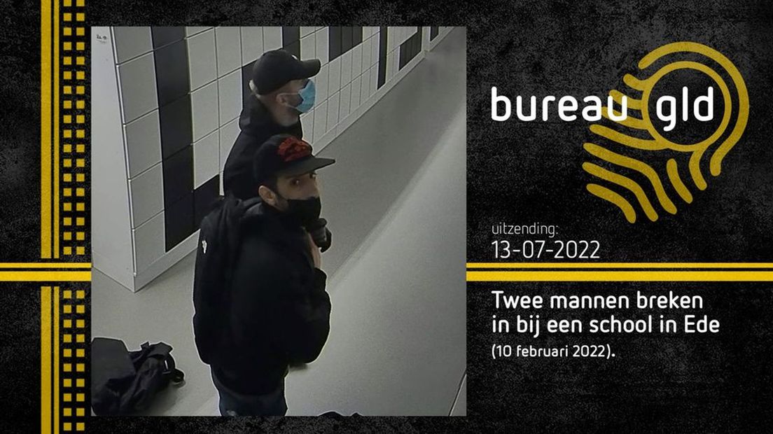 De politie wil weten wie deze mannen zijn.