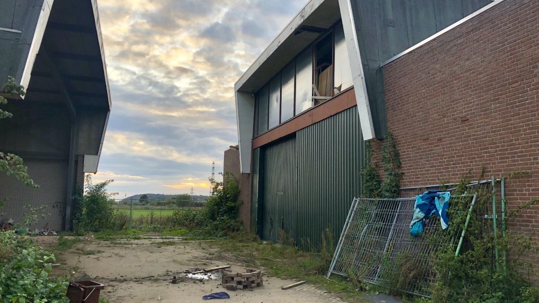 Eigenaar Klok Grondexploitatie eist dinsdag in een kort geding ontruiming van een bedrijfspand in Wageningen dat ruim twee weken geleden is gekraakt door een aantal studenten. Het is een van de gebouwen die de eigenaar wil slopen, om samen met de gemeente een nieuw bedrijventerrein te realiseren.