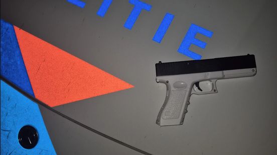 Waterpistool voor echt aangezien, politie trekt wapen Nieuws