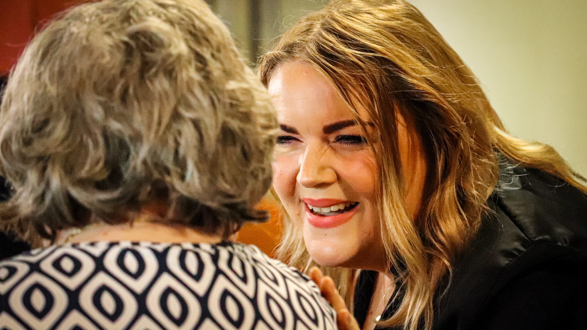 Noordelijke Zorgzangeres Jeltsje Boschma in het verzorgingshuis in Marum