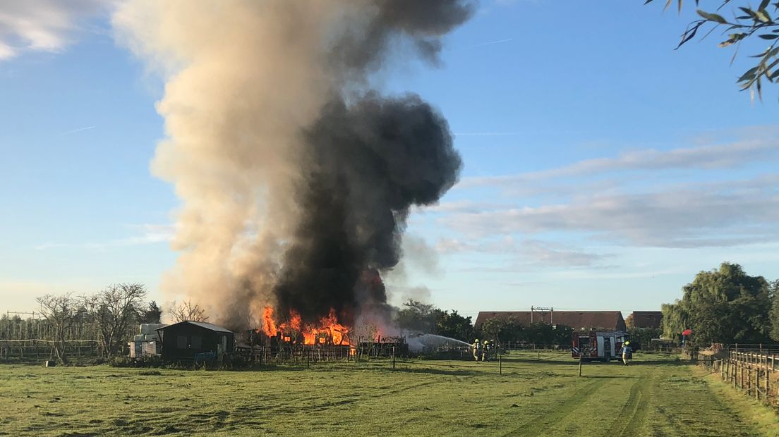 Schuur in Krabbendijke ingestort na brand