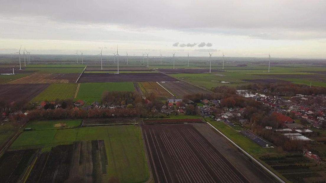 Windpark N33 met het dorp Meeden op de voorgrond