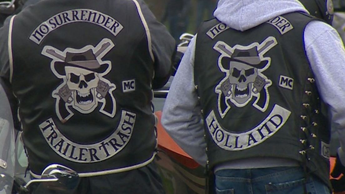 Leden in clubkleding van motorclub No Surrender (Rechten: archief RTV Drenthe)