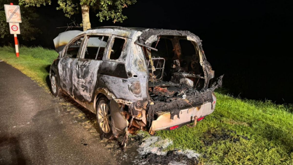 Auto uitgebrand bij Wolphaartsdijk