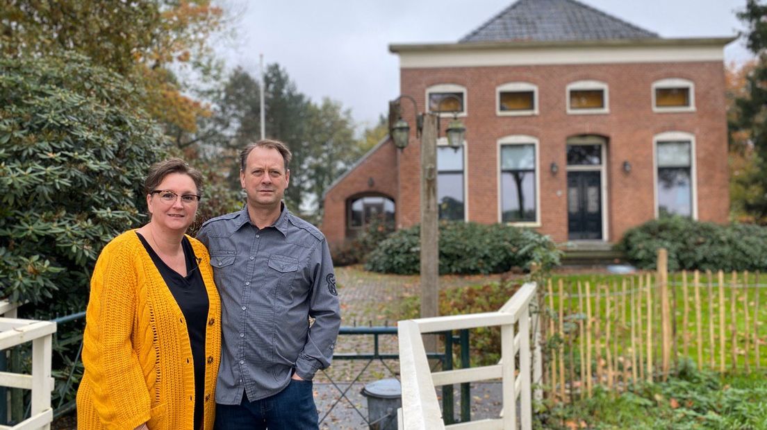 Ingrid en John Souverijn zijn dolblij met hun boerderij in Nieuwediep (Rechten: Janet Oortwijn/RTV Drenthe)