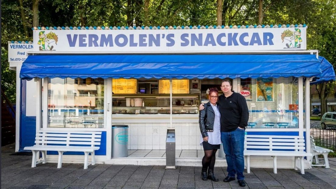 Fred en Rilana voor hun snackcar