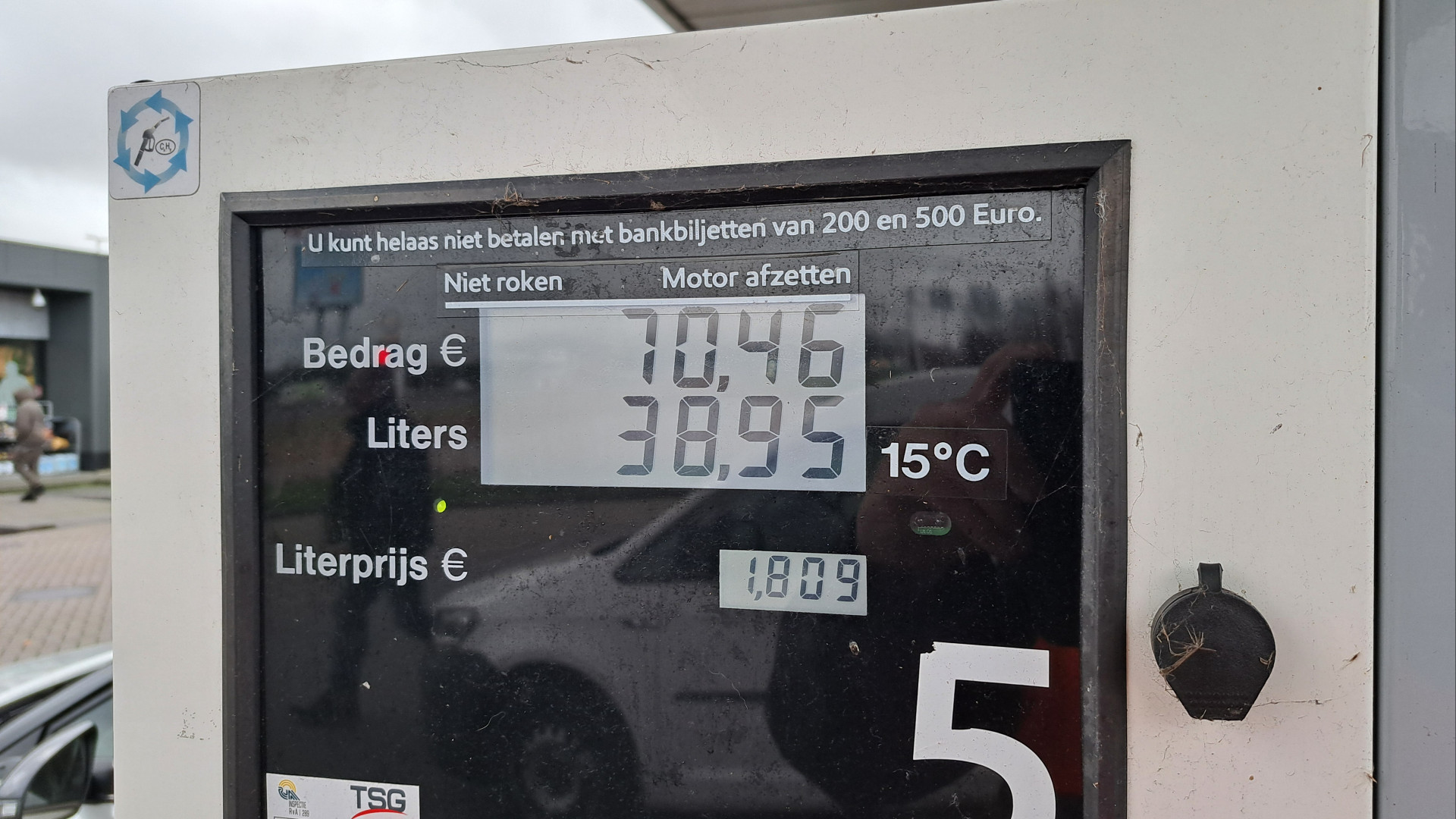 Waarom verschillen tankstations tegenover elkaar 25 cent per liter