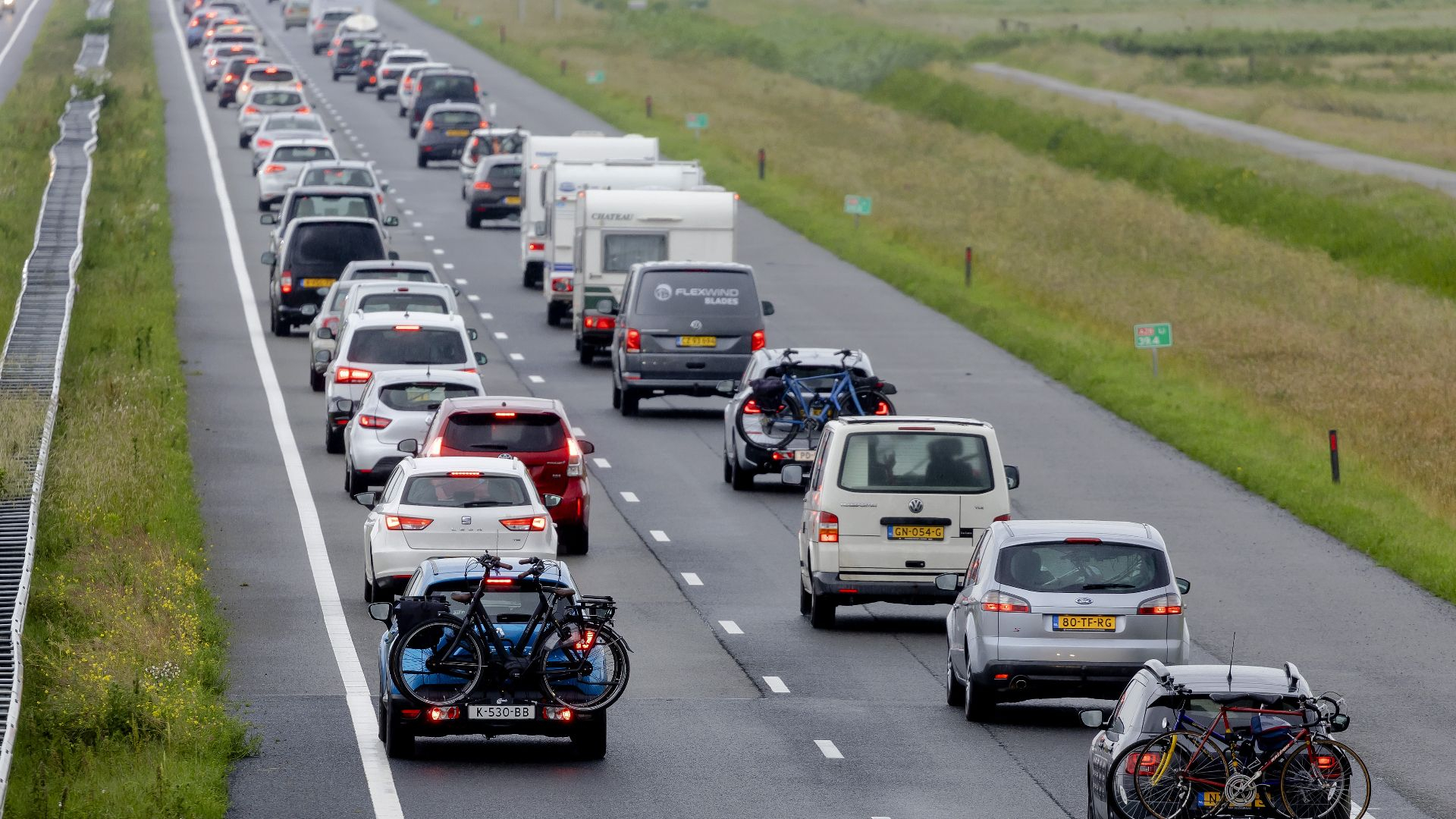Steeds drukker op de weg: 'Rijk moet ingrijpen'