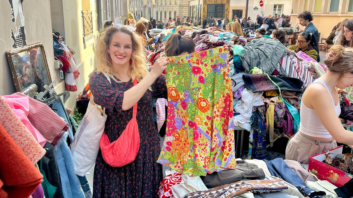 Yvonne struint heel Parijs af voor vintage kleding voor haar winkel in Burgum