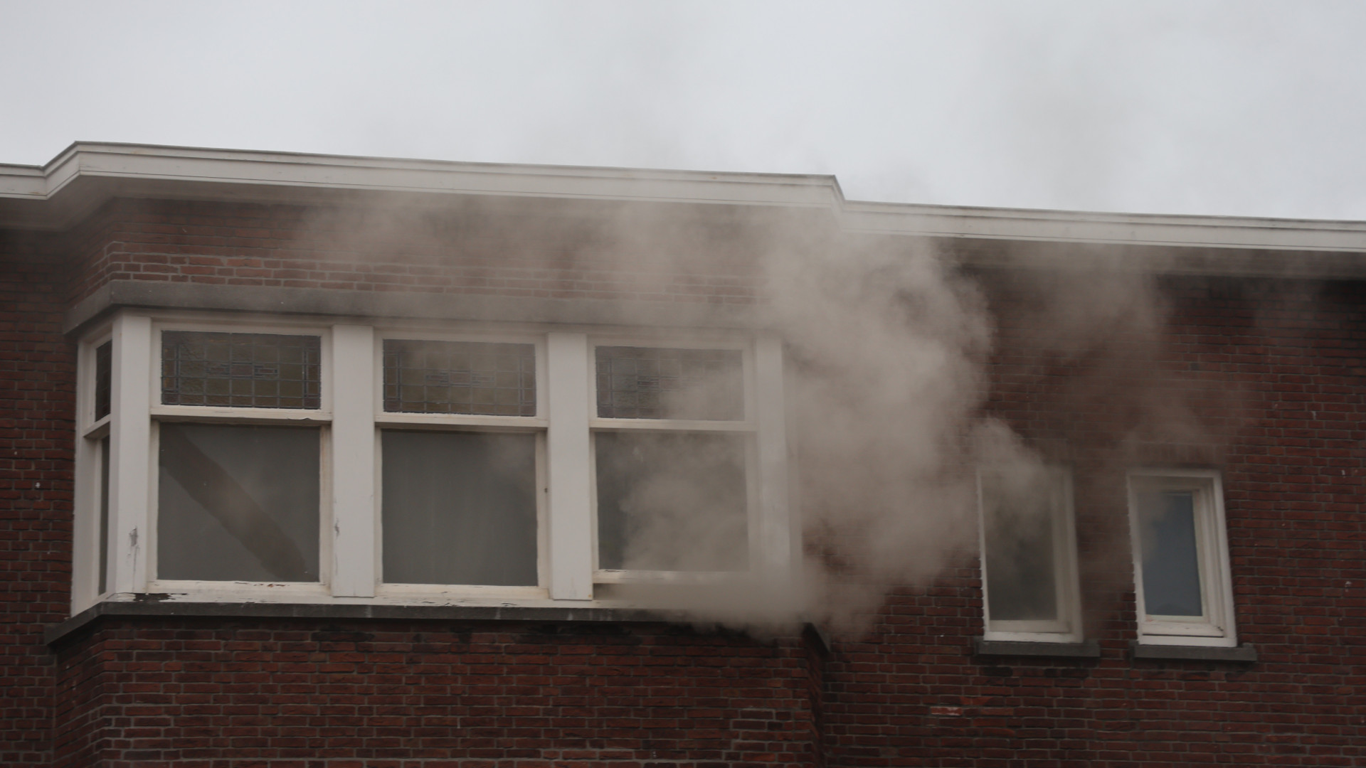 Twee Gewonden En 10 Woningen Ontruimd Bij Brand, Katten Gered - Omroep West