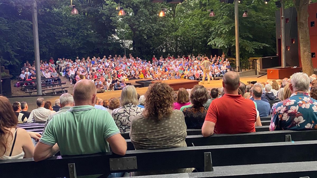Expeditie Nederland: Al bijna tachtig jaar in weer en wind hapjes eten bij het Shakespearetheater in