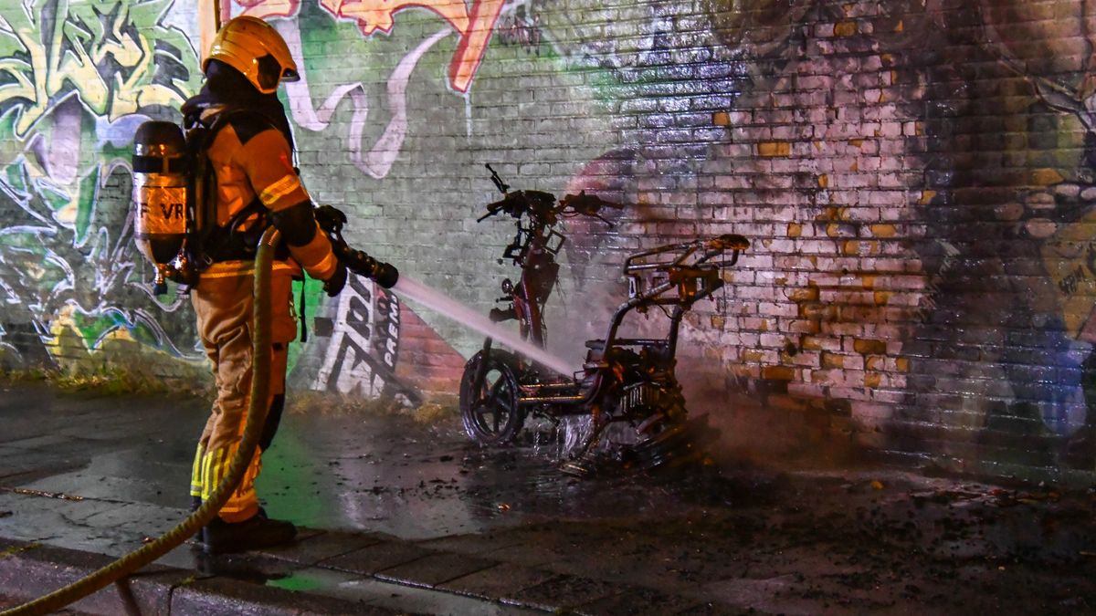 Deelscooter brandt uit in Leeuwarden