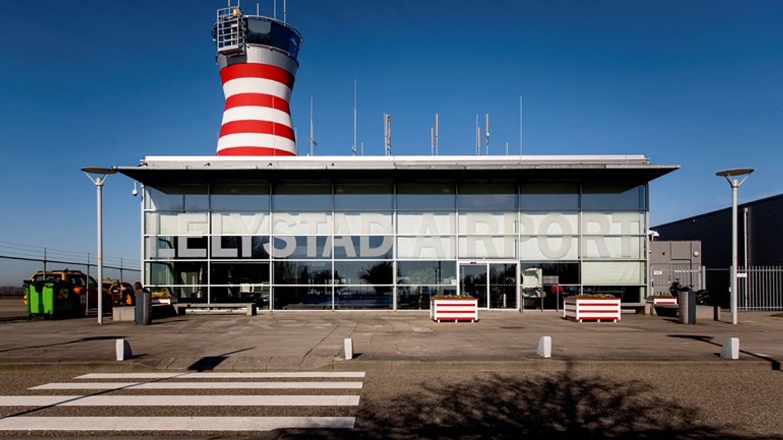 Aanzicht van Lelystad Airport.