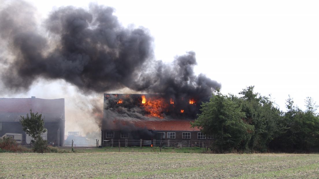 Grote brand in landbouwschuur Ritthem